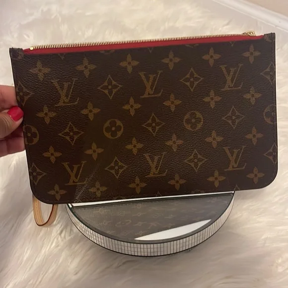 NWOT LOUIS VUITTON Pochette Wristlet Monogram Canvas Neverfull MM - Picture 3 of 6